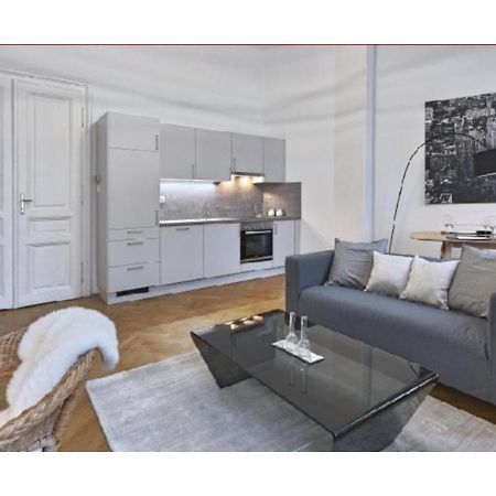 Apartament Luxurious, 2 Min To Casino And Roemertherme Baden bei Wien Zewnętrze zdjęcie