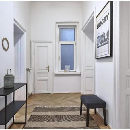 Apartament Luxurious, 2 Min To Casino And Roemertherme Baden bei Wien Zewnętrze zdjęcie