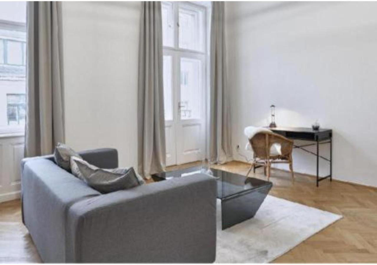 Apartament Luxurious, 2 Min To Casino And Roemertherme Baden bei Wien Zewnętrze zdjęcie