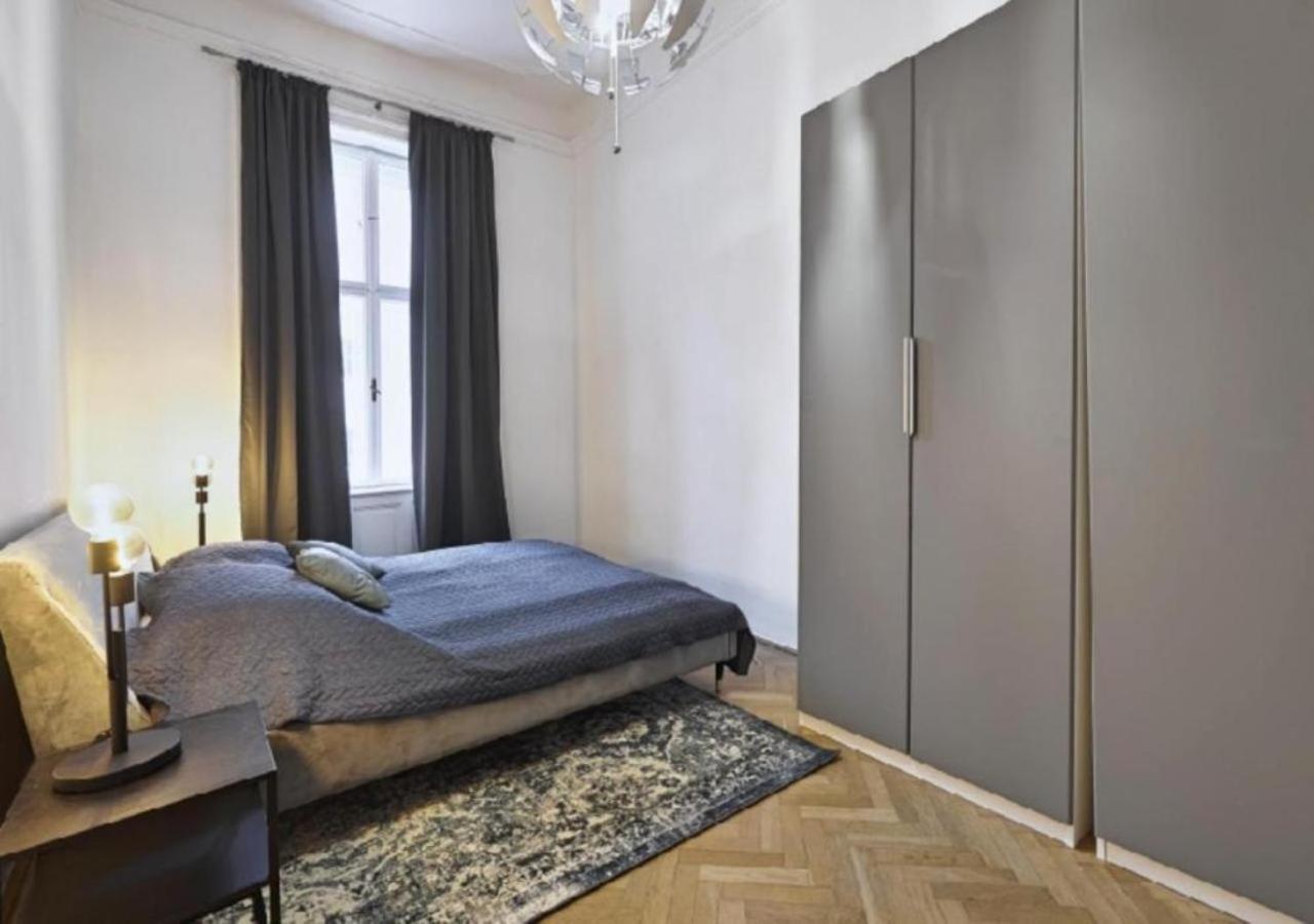 Apartament Luxurious, 2 Min To Casino And Roemertherme Baden bei Wien Zewnętrze zdjęcie