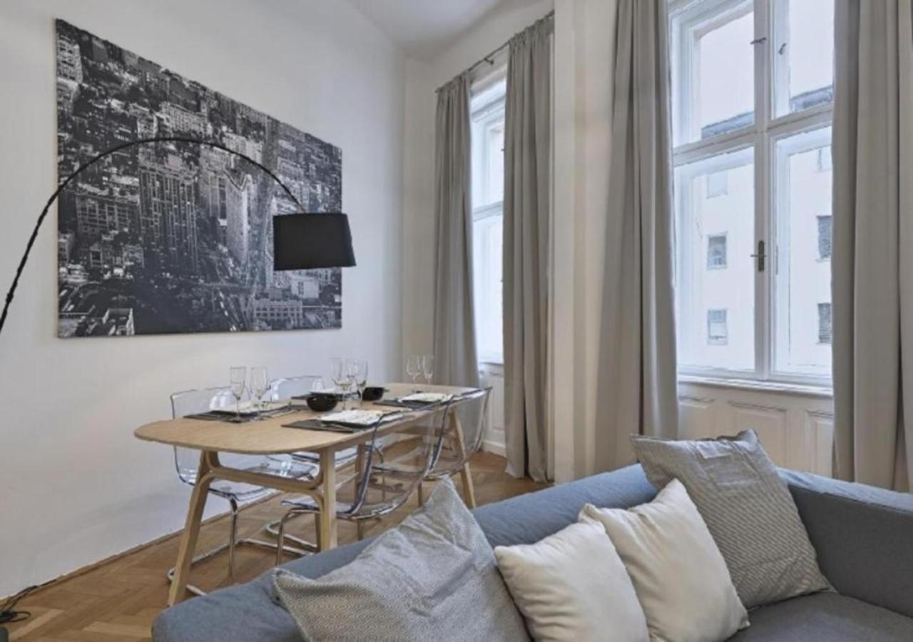 Apartament Luxurious, 2 Min To Casino And Roemertherme Baden bei Wien Zewnętrze zdjęcie