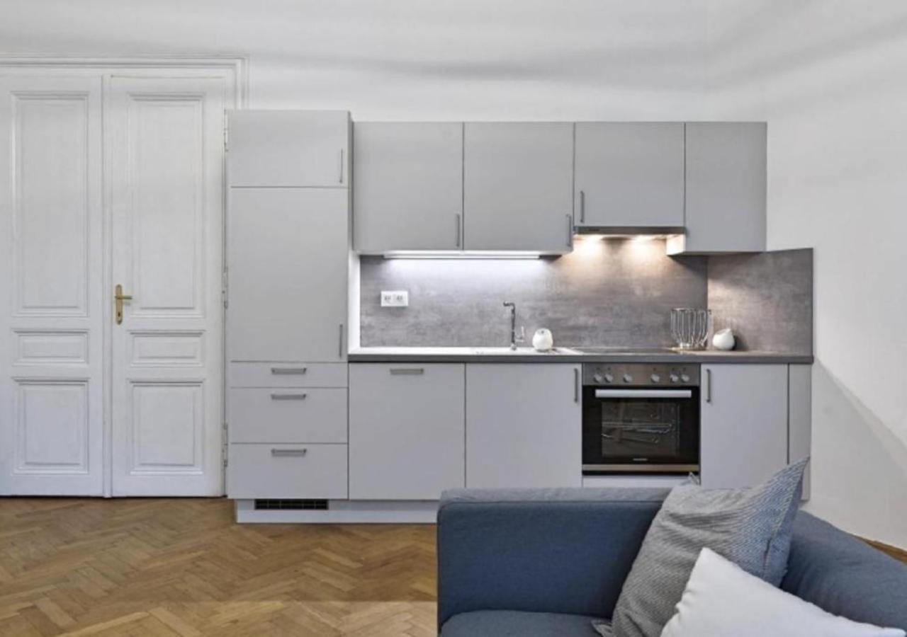 Apartament Luxurious, 2 Min To Casino And Roemertherme Baden bei Wien Zewnętrze zdjęcie