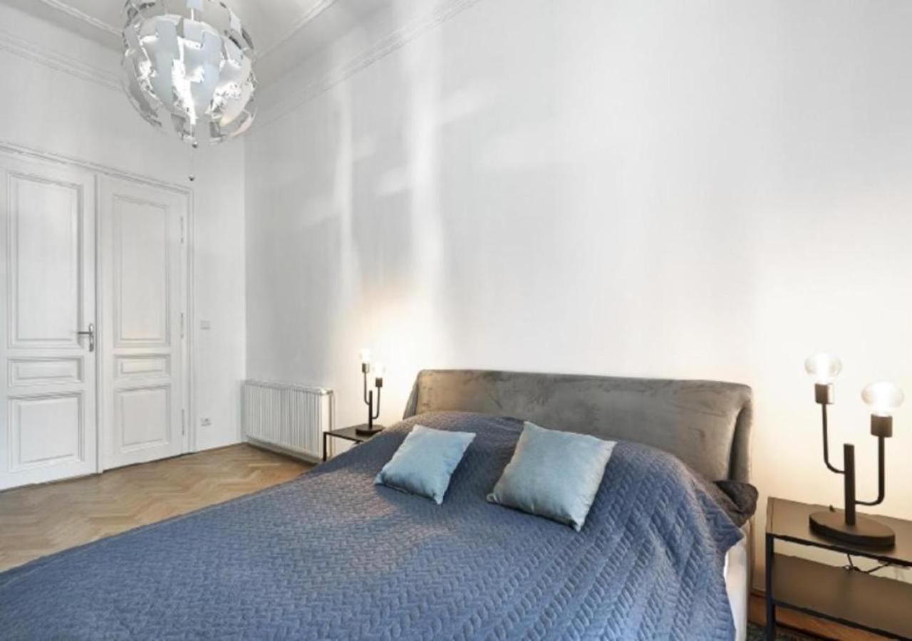 Apartament Luxurious, 2 Min To Casino And Roemertherme Baden bei Wien Zewnętrze zdjęcie