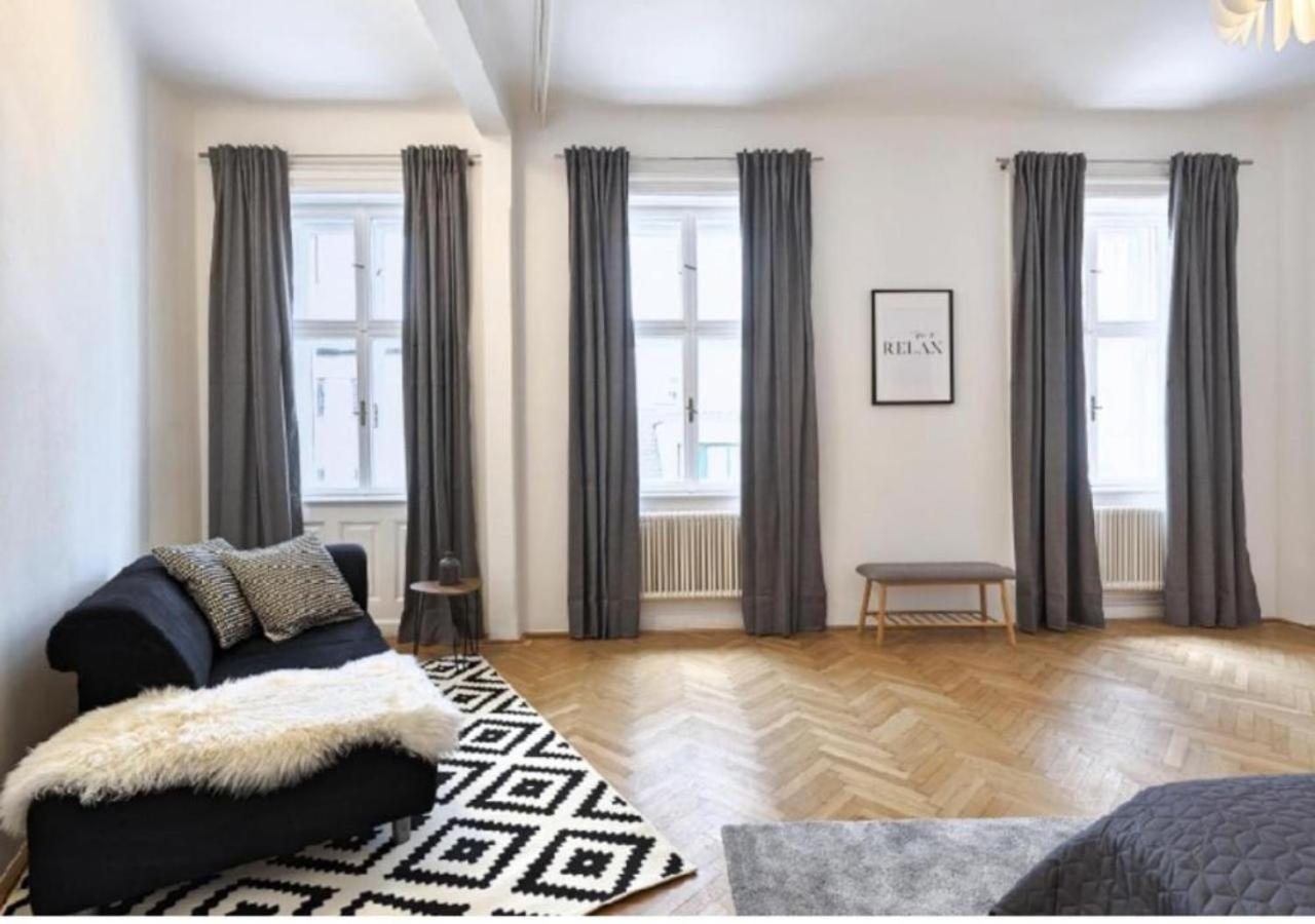 Apartament Luxurious, 2 Min To Casino And Roemertherme Baden bei Wien Zewnętrze zdjęcie