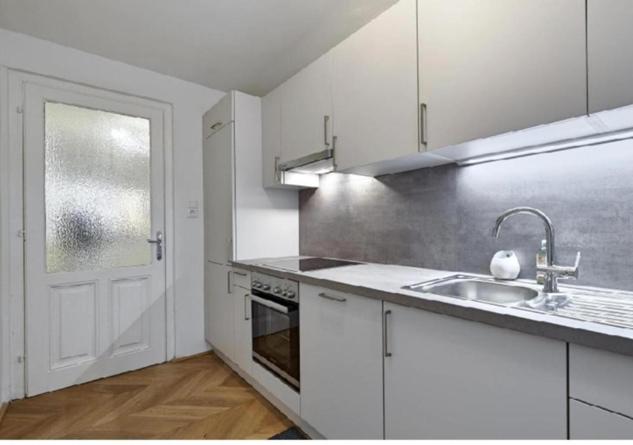 Apartament Luxurious, 2 Min To Casino And Roemertherme Baden bei Wien Zewnętrze zdjęcie