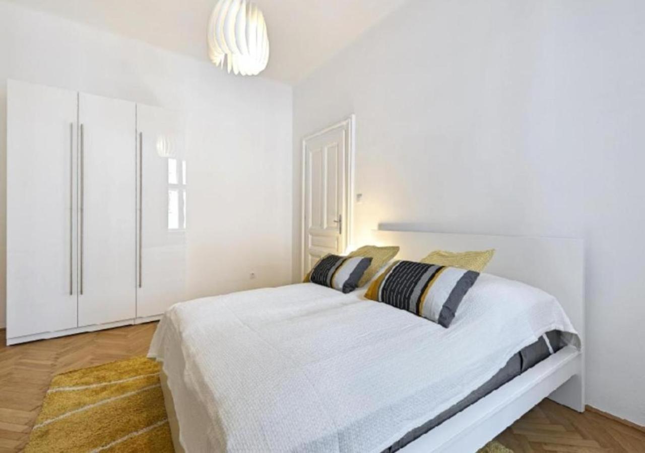 Apartament Luxurious, 2 Min To Casino And Roemertherme Baden bei Wien Zewnętrze zdjęcie