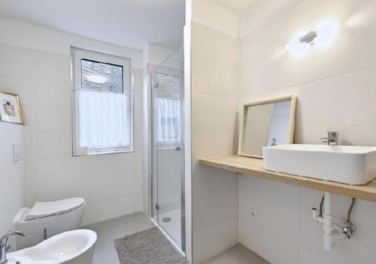 Apartament Luxurious, 2 Min To Casino And Roemertherme Baden bei Wien Zewnętrze zdjęcie