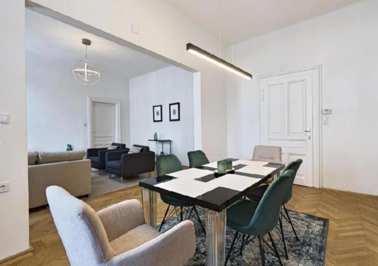 Apartament Luxurious, 2 Min To Casino And Roemertherme Baden bei Wien Zewnętrze zdjęcie