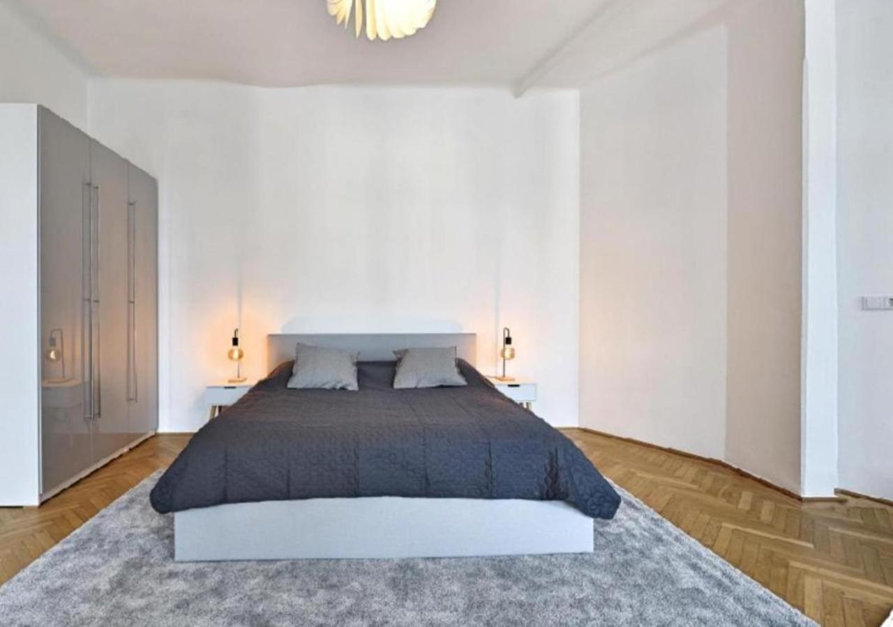 Apartament Luxurious, 2 Min To Casino And Roemertherme Baden bei Wien Zewnętrze zdjęcie