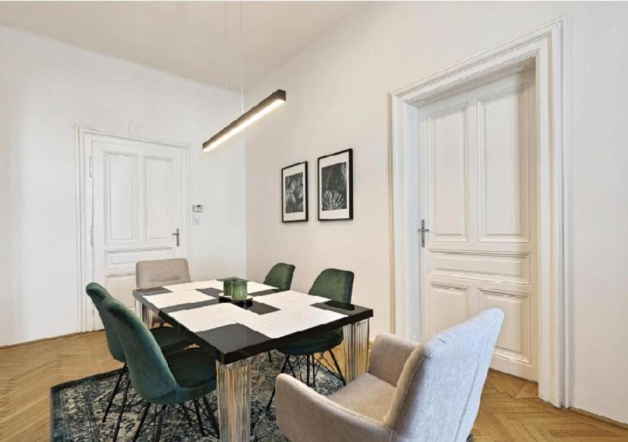 Apartament Luxurious, 2 Min To Casino And Roemertherme Baden bei Wien Zewnętrze zdjęcie