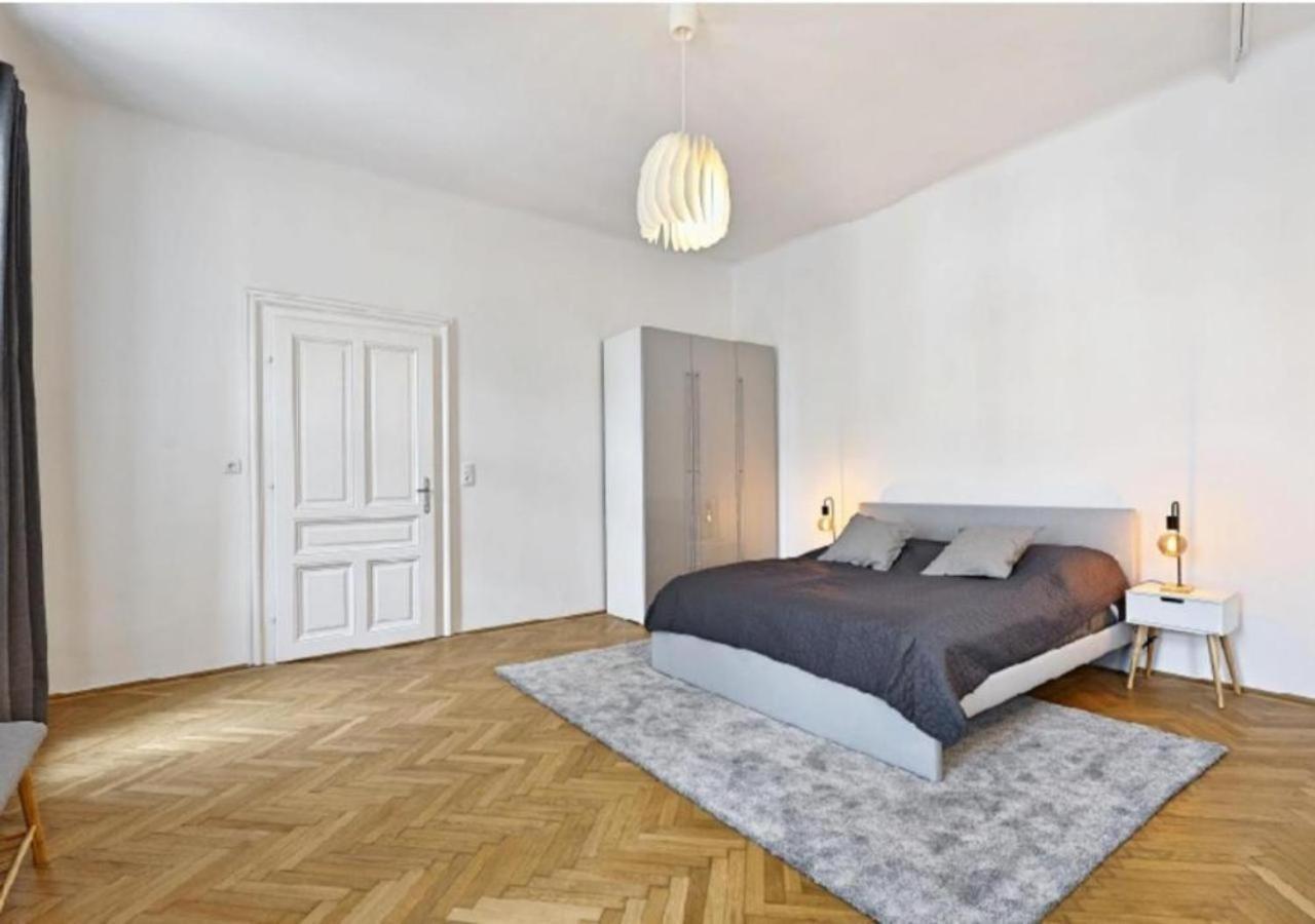 Apartament Luxurious, 2 Min To Casino And Roemertherme Baden bei Wien Zewnętrze zdjęcie