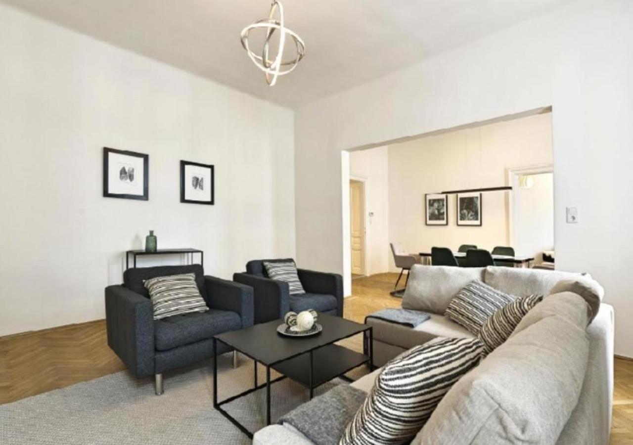 Apartament Luxurious, 2 Min To Casino And Roemertherme Baden bei Wien Zewnętrze zdjęcie