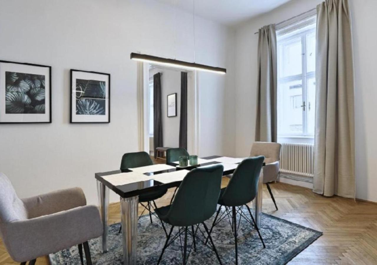 Apartament Luxurious, 2 Min To Casino And Roemertherme Baden bei Wien Zewnętrze zdjęcie