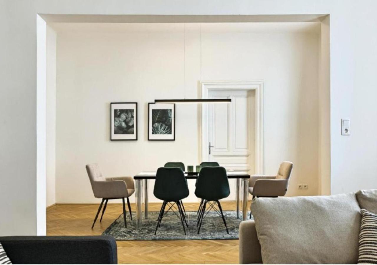 Apartament Luxurious, 2 Min To Casino And Roemertherme Baden bei Wien Zewnętrze zdjęcie