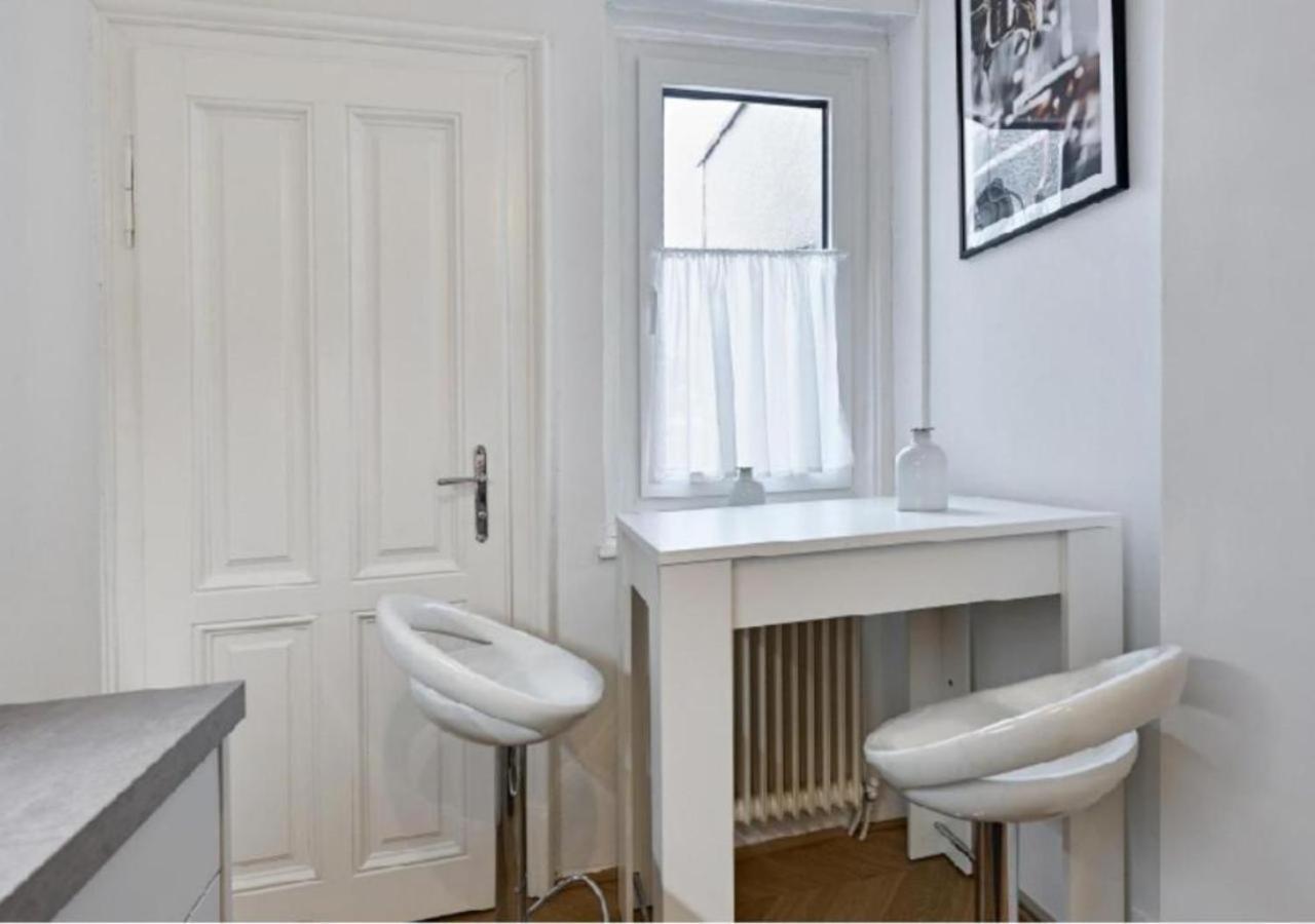 Apartament Luxurious, 2 Min To Casino And Roemertherme Baden bei Wien Zewnętrze zdjęcie