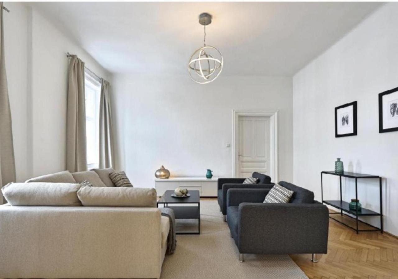 Apartament Luxurious, 2 Min To Casino And Roemertherme Baden bei Wien Zewnętrze zdjęcie