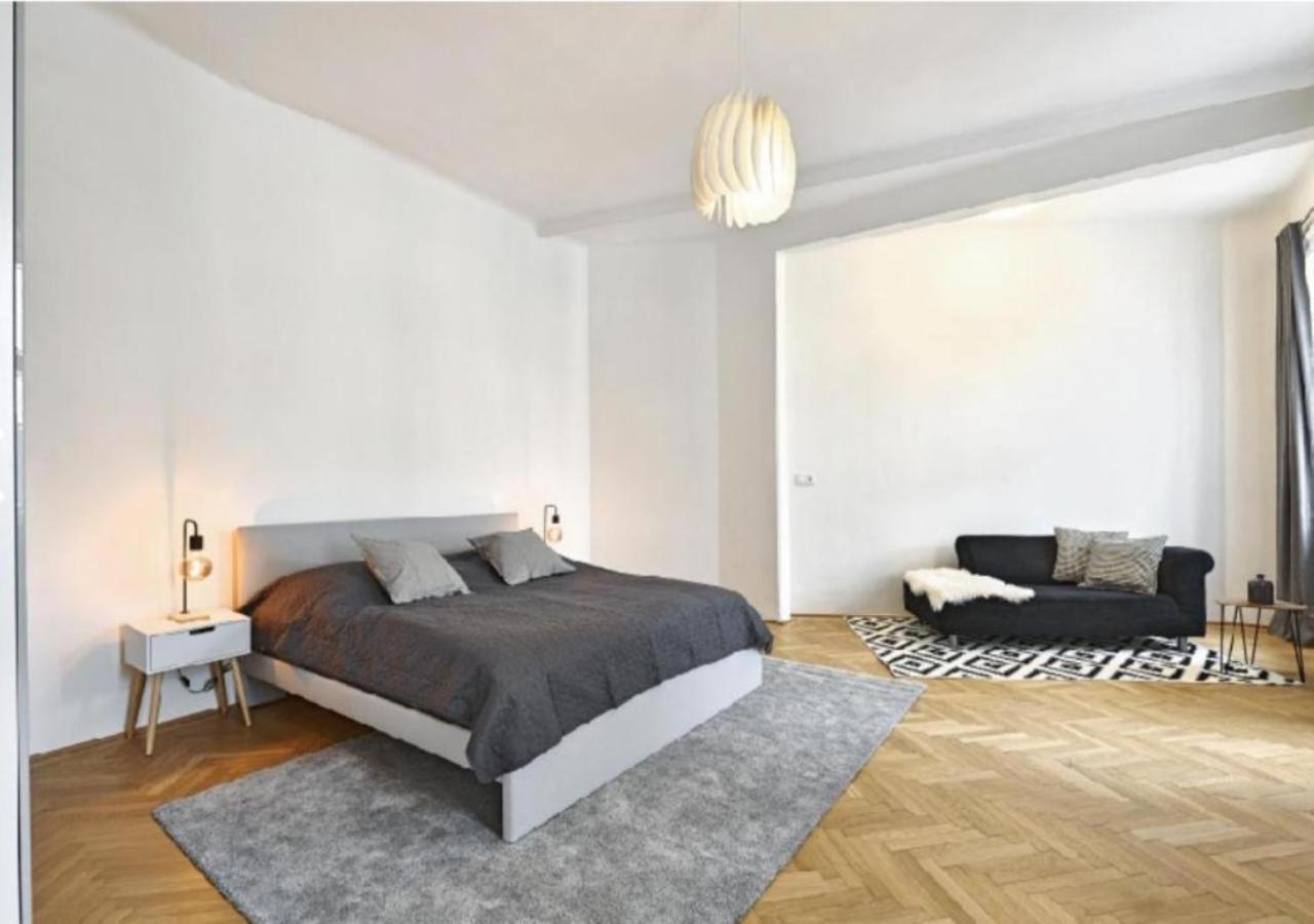Apartament Luxurious, 2 Min To Casino And Roemertherme Baden bei Wien Zewnętrze zdjęcie